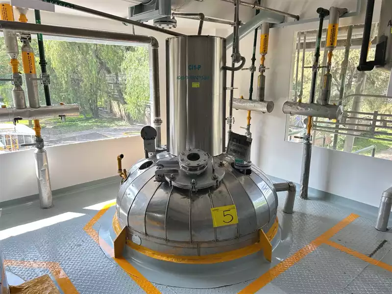 CE Vertical Mixing Tank in Stainless Steel grade 316 with capacity of 1500 L, total vacuum