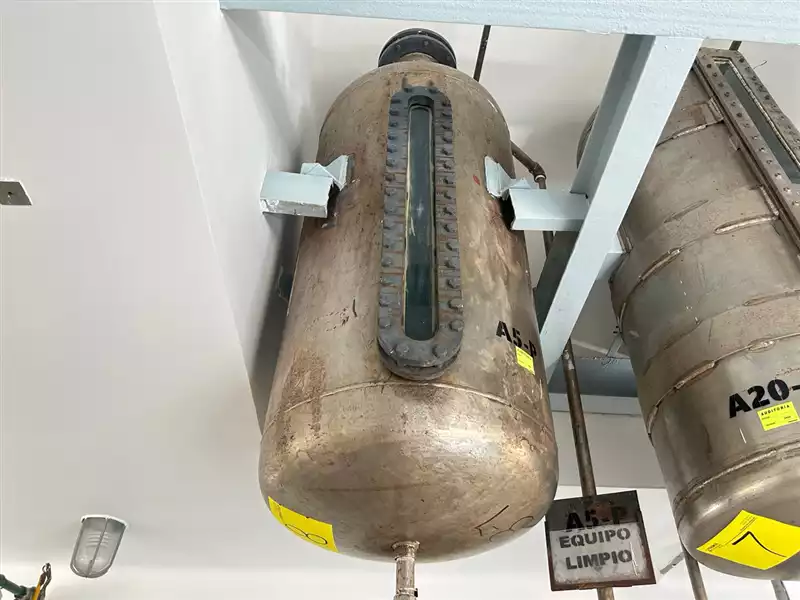 CE Stainless Steel Vertical Agitator Tank grade 304 with capacity 300 L, top part type dished